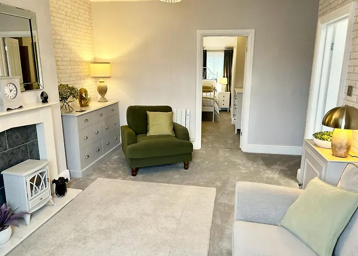 Willesden, Apartment 2, A Beautifully Furnished And Spacious Apartment Located In The Heart Of Llandudno
