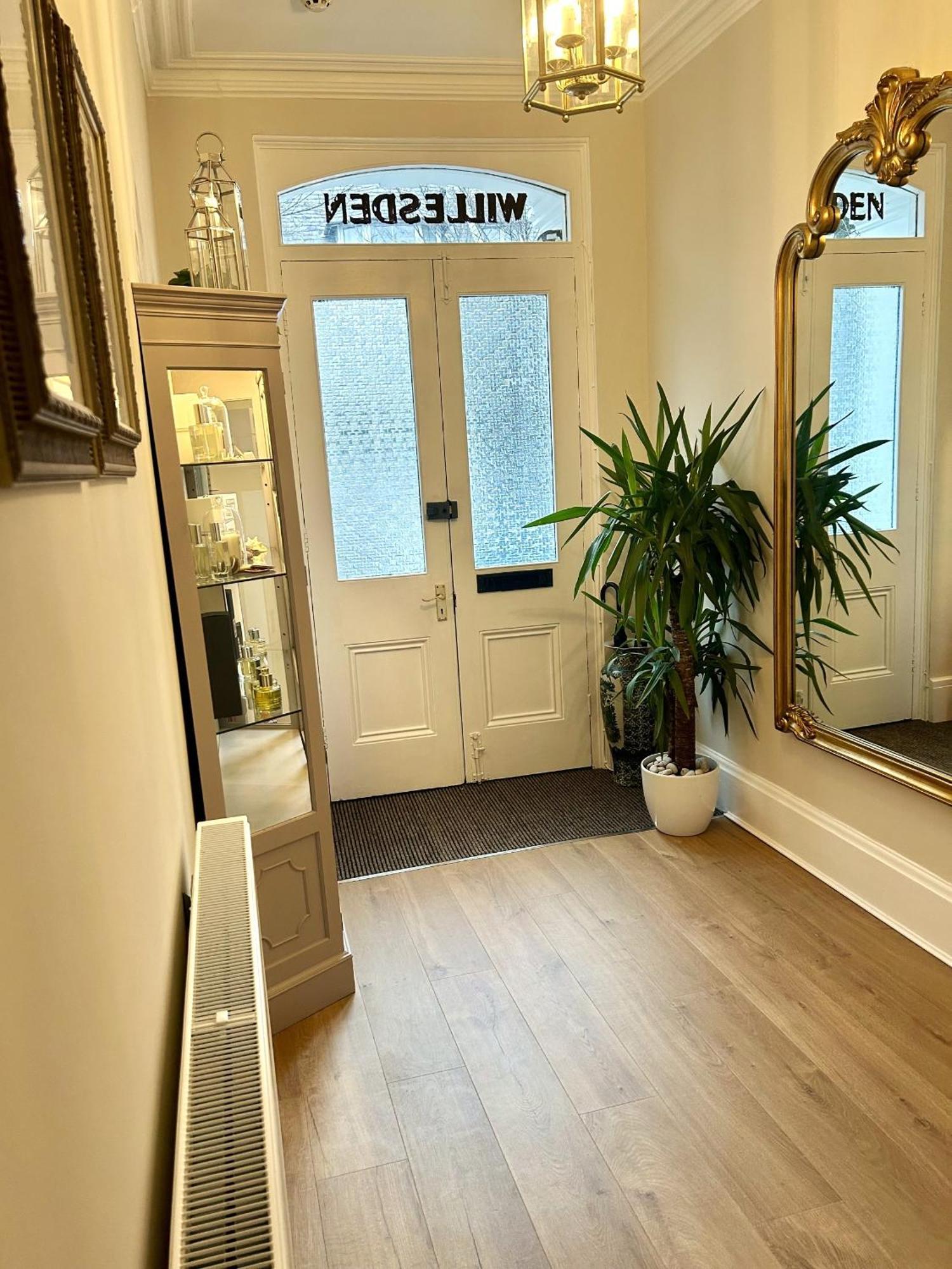 Apartment Willesden, 2, A Beautifully Furnished And Spacious Located In The Heart Of *