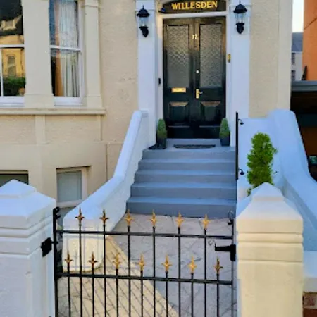 Willesden, Apartment 2, A Beautifully Furnished And Spacious Apartment Located In The Heart Of Llandudno Exterior photo