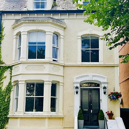 Willesden, Apartment 2, A Beautifully Furnished And Spacious Apartment Located In The Heart Of Llandudno Exterior photo