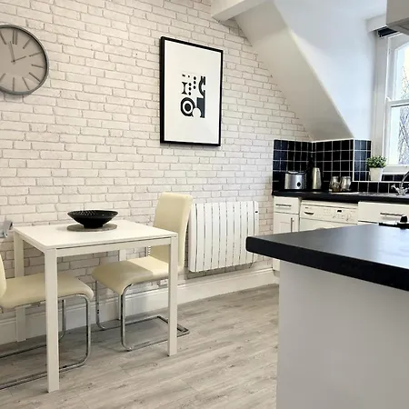 Willesden, Apartment 2, A Beautifully Furnished And Spacious Apartment Located In The Heart Of Llandudno Exterior photo
