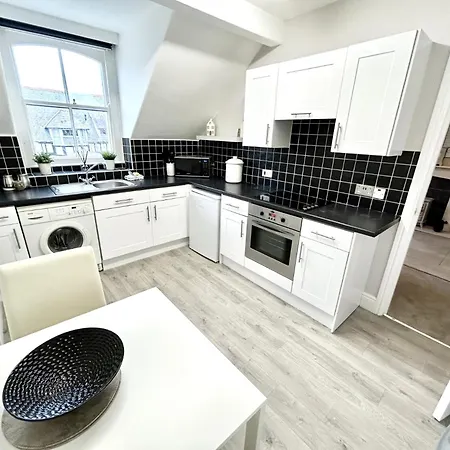 Willesden, Apartment 2, A Beautifully Furnished And Spacious Apartment Located In The Heart Of Llandudno Exterior photo