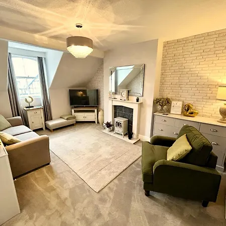 Willesden, Apartment 2, A Beautifully Furnished And Spacious Apartment Located In The Heart Of Llandudno Exterior photo